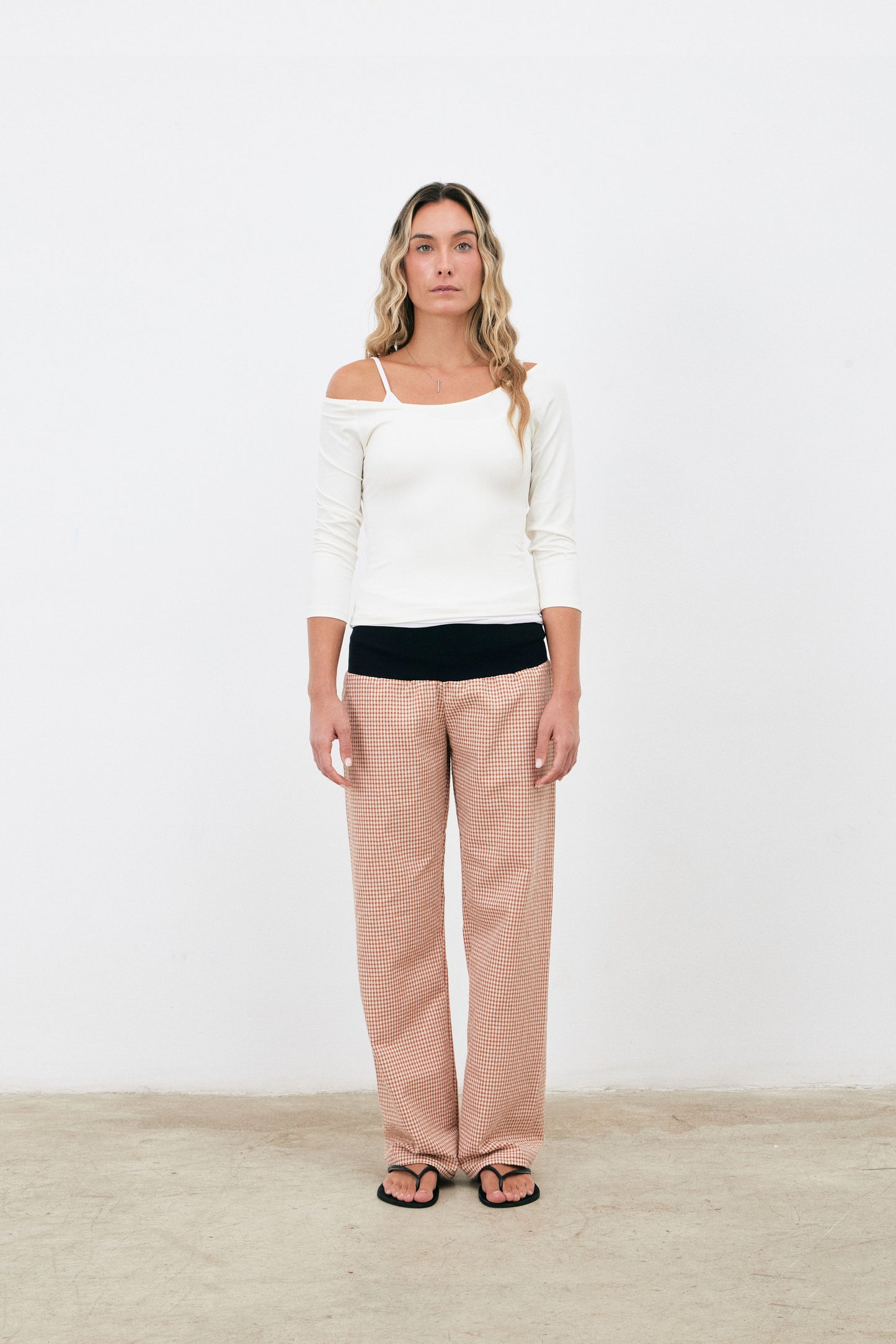 Pantalón Vichy beige goma