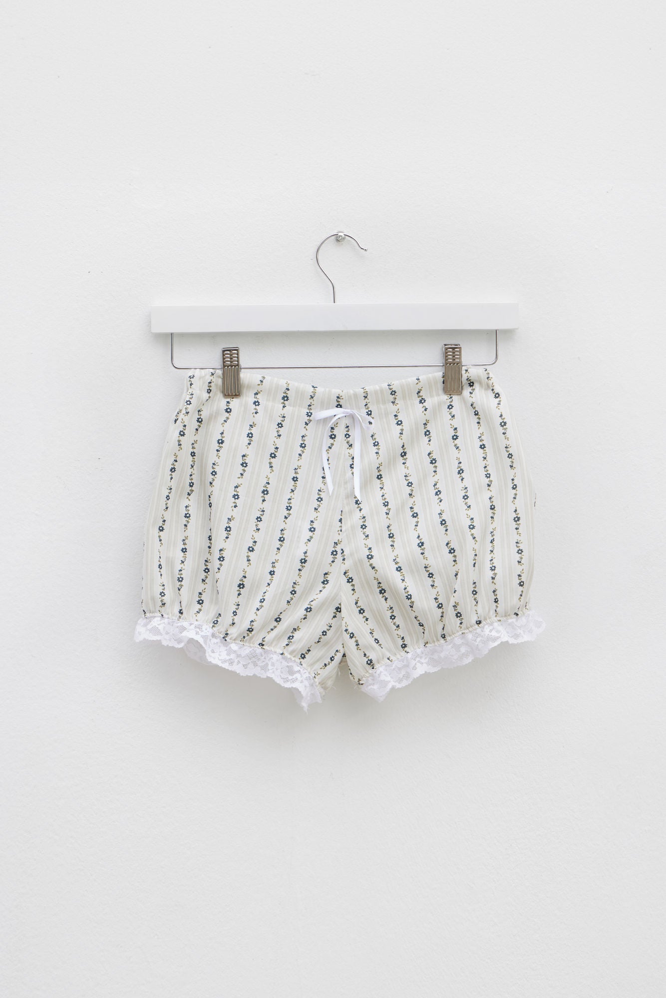 Pantalones Cortos Encaje Floral Crudo