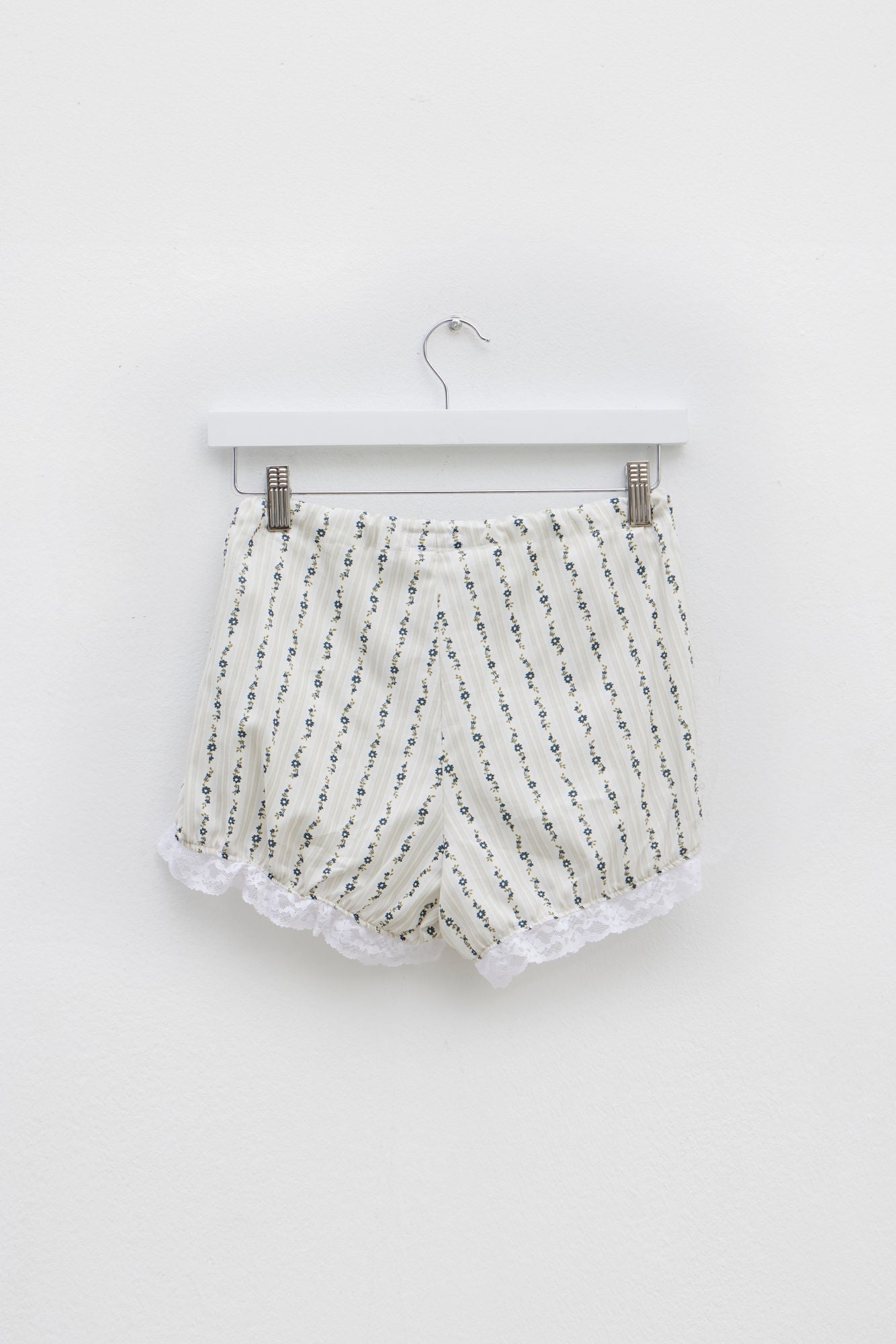 Pantalones Cortos Encaje Floral Crudo
